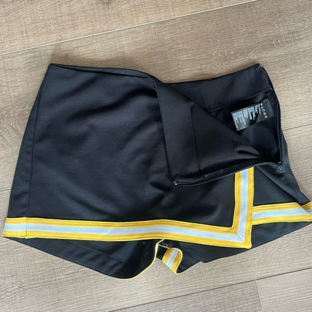 Urban Outfitters Black &‎ Yellow Cheer Skort Size 6 Mini Skirt Side Zip School - Picture 7 of 9